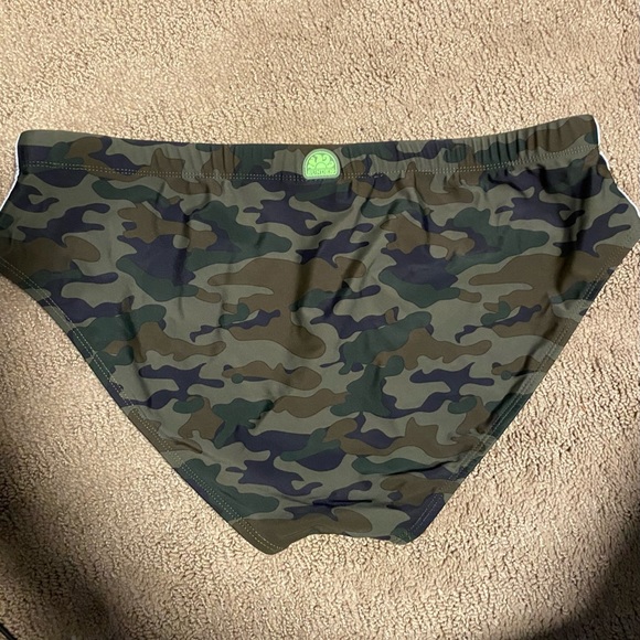 Sundek mens camo swim brief F 105 I 56 (3X) US 40 D 9 GB 42 - Picture 2 of 6